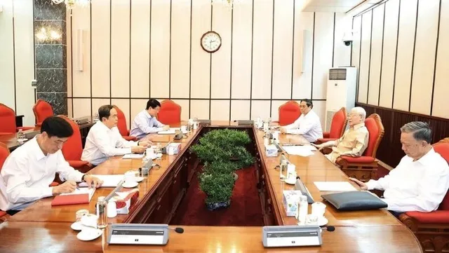 Tổng Bí thư Nguyễn Phú Trọng chủ trì cuộc họp lãnh đạo chủ chốt - Ảnh 1.