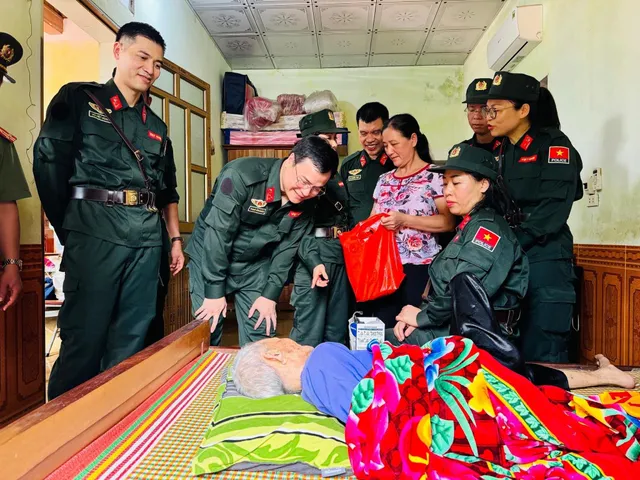 Đơn vị Cảnh sát Gìn giữ hòa bình số 1 Bộ Công an chia sẻ yêu thương tại Hưng Yên - Ảnh 4.