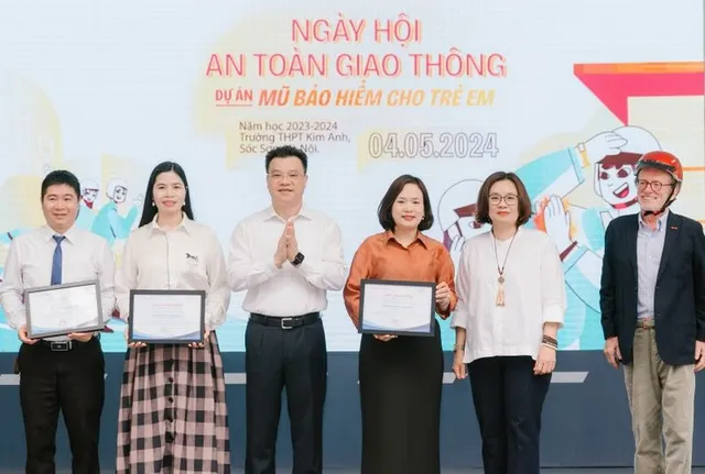 AIP celebrates over ten years of helmet safety progress in Vietnam - Ảnh 2.