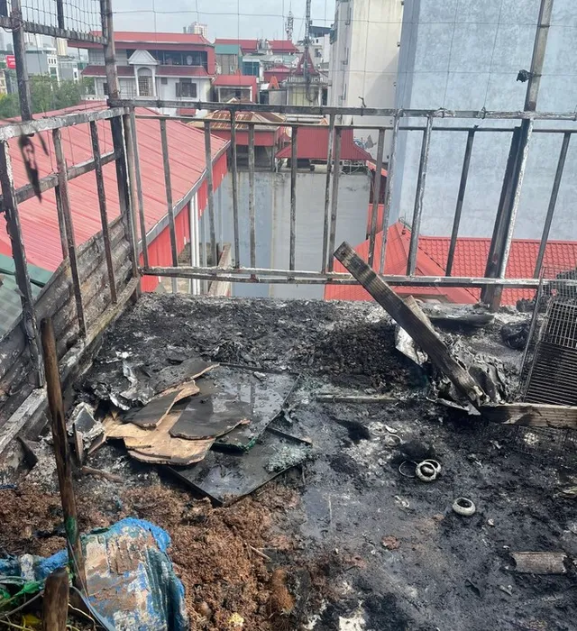 Hà Nội: Cháy nhà tại phố Pháo Đài Láng nghi do sự cố điện - Ảnh 2.