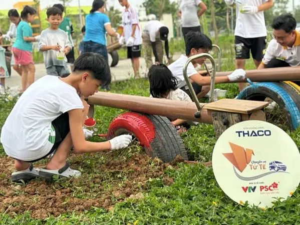 The June Kindness Bus: Bringing Summer Playgrounds to Suburban Children in Hanoi - Ảnh 3.