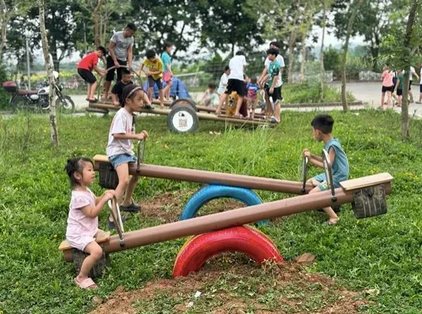 The June Kindness Bus: Bringing Summer Playgrounds to Suburban Children in Hanoi - Ảnh 5.