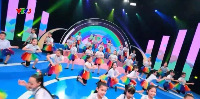 Hoa vui ca (Singing Flowers): Young Stars Showcase Their Talents on Stage - Ảnh 1.