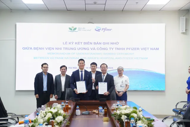 Pfizer Vietnam partners with two hospitals in managing Antimicrobial Resistance - Ảnh 2.