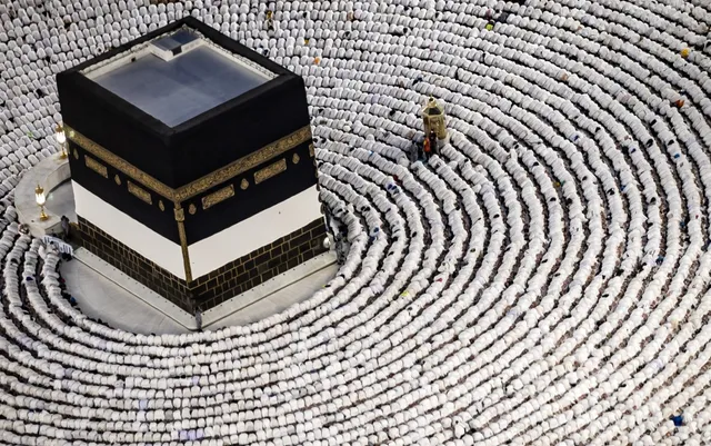 Hàng triệu người bắt đầu tham gia lễ hành hương Hajj 2024 - Ảnh 1.