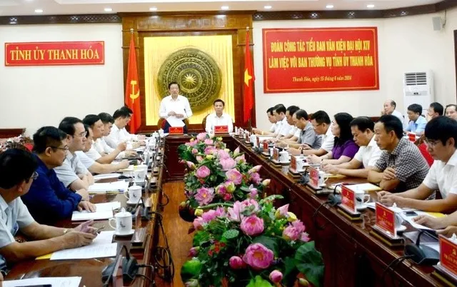 Đoàn khảo sát Tiểu ban Văn kiện Đại hội XIV của Đảng làm việc với Ban Thường vụ Tỉnh ủy Thanh Hóa - Ảnh 1.