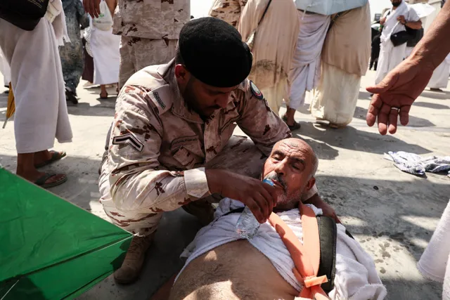 Ít nhất 19 người hành hương Hajj thiệt mạng vì nắng nóng ở Saudi Arabia - Ảnh 2.