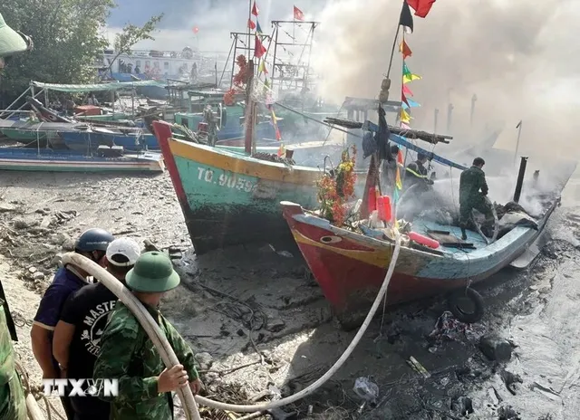 Thành phố Hồ Chí Minh: Cháy 3 thuyền đánh cá nhưng không thiệt hại về người - Ảnh 1.