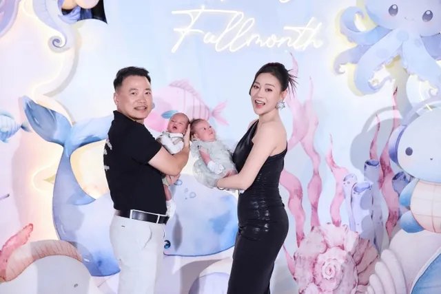Thu Quỳnh tiết lộ tên con gái, Phương Oanh xinh đẹp trong lễ đầy tháng cặp song sinh - Ảnh 2.