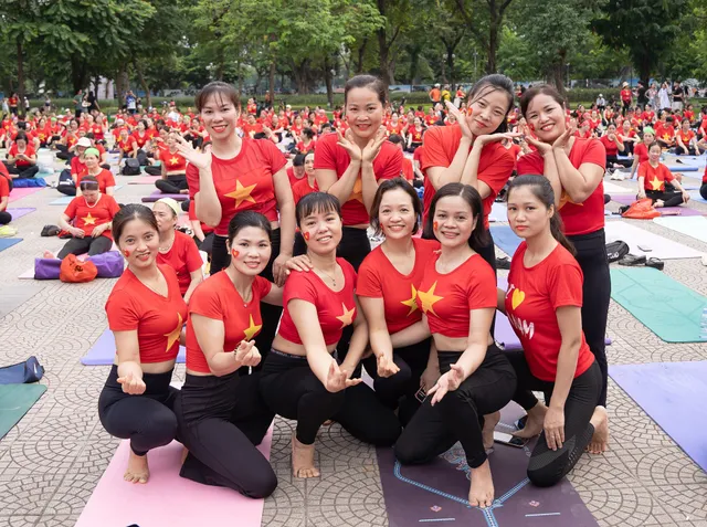 2 nghìn người đồng diễn chào mừng ngày Quốc tế Yoga 2024   - Ảnh 3.