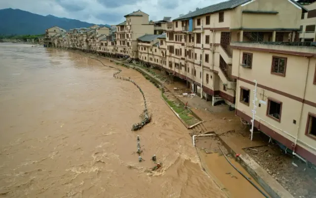 Chủ tịch Trung Quốc Tập Cận Bình kêu gọi toàn lực chống lũ lụt, hạn hán - Ảnh 1.