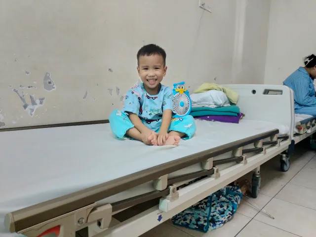 Cháu bé ở Thái Bình mắc bệnh tim bẩm sinh đã được ra viện - Ảnh 1.