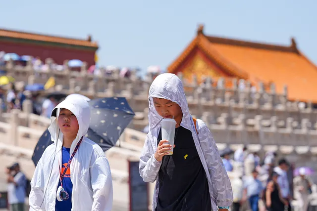 Bắc Kinh đối mặt với mùa hè khắc nghiệt - Ảnh 1.