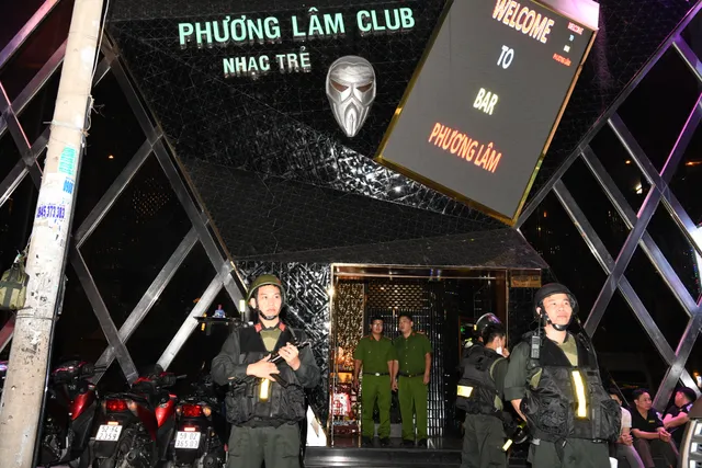 Triệt phá quán bar lớn ở TP Hồ Chí Minh, bắt khẩn cấp 23 đối tượng liên quan ma túy - Ảnh 1.
