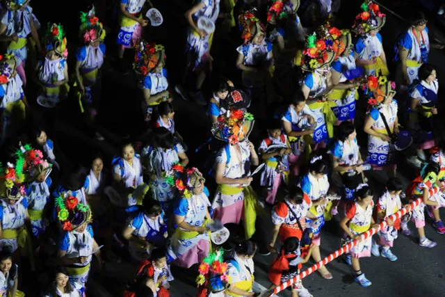Độc đáo lễ hội đèn lồng khổng lồ tại Nhật Bản - Ảnh 3.