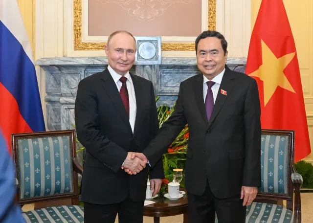 Chủ tịch Quốc hội Trần Thanh Mẫn hội kiến Tổng thống Nga Vladimir Putin - Ảnh 1.