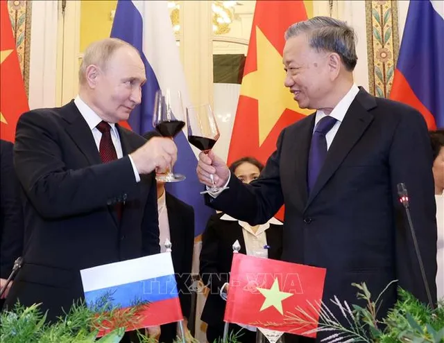 Chủ tịch nước Tô Lâm chủ trì chiêu đãi trọng thể Tổng thống Nga Vladimir Putin - Ảnh 1.