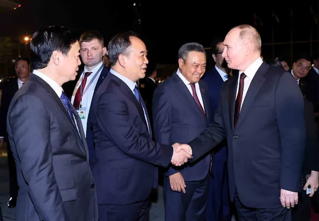 Tổng thống Nga Vladimir Putin kết thúc tốt đẹp chuyến thăm cấp Nhà nước tới Việt Nam - Ảnh 4.