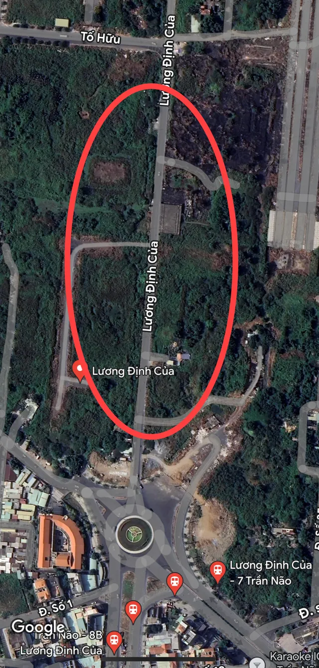 TP Hồ Chí Minh: Nở rộ bãi rác tự phát ngay gần nút giao trọng điểm của TP Thủ Đức - Ảnh 1.
