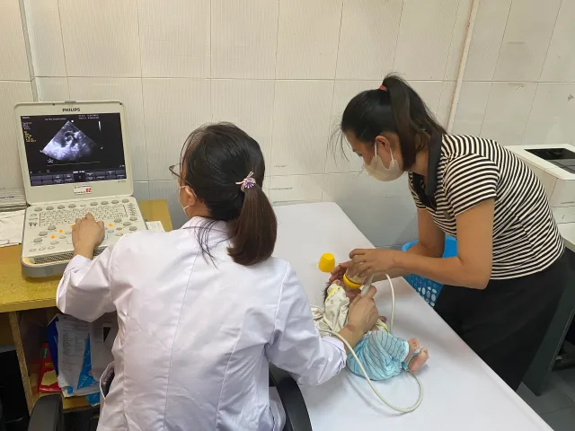 1.680 trẻ em được khám sàng lọc bệnh tim bẩm sinh tại Bắc Giang - Ảnh 2.
