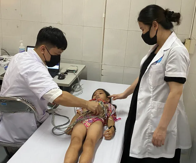 1.680 trẻ em được khám sàng lọc bệnh tim bẩm sinh tại Bắc Giang - Ảnh 6.