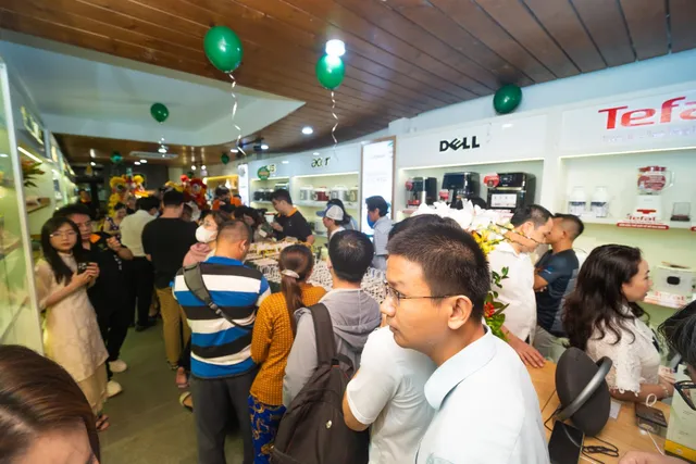 Happy Phone ra mắt cửa hàng đầu tiên tại Quận 10 Thành phố Hồ Chí Minh - Ảnh 4.
