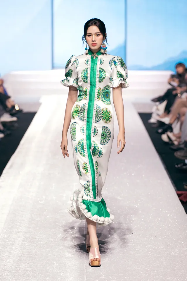 Đương kim Hoa hậu và Nam vương thế giới tỏa sáng trong các thiết kế Việt Nam - Ảnh 8.