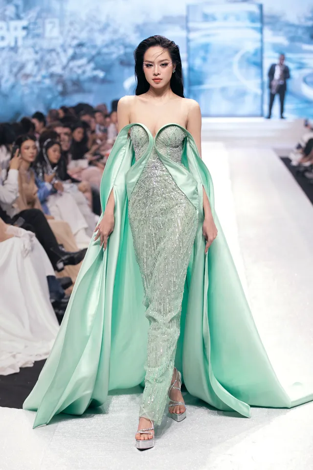 Đương kim Hoa hậu và Nam vương thế giới tỏa sáng trong các thiết kế Việt Nam - Ảnh 3.