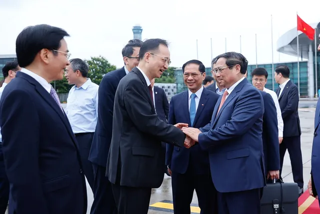 Thủ tướng Phạm Minh Chính lên đường dự Hội nghị của WEF và làm việc ở Trung Quốc - Ảnh 2.