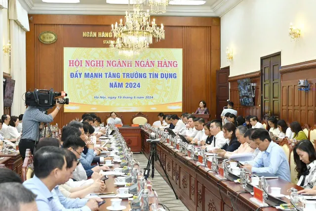 Triển vọng khả quan nửa cuối năm 2024, ngân hàng nào sẽ dẫn dắt xu thế tăng trưởng? - Ảnh 1.