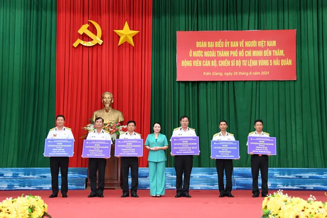 Đoàn đại biểu Ủy ban về người Việt Nam ở nước ngoài TP. Hồ Chí Minh sẽ đẩy mạnh các hoạt động hướng về biển, đảo quê hương - Ảnh 5.