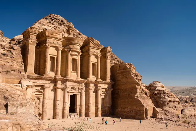 Độc đáo thành phố đá Petra - Ảnh 2.