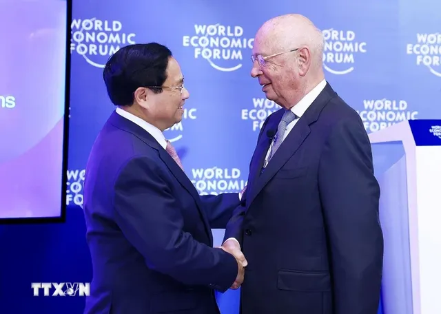 Thủ tướng Phạm Minh Chính đối thoại với Chủ tịch WEF và các doanh nghiệp - Ảnh 1.