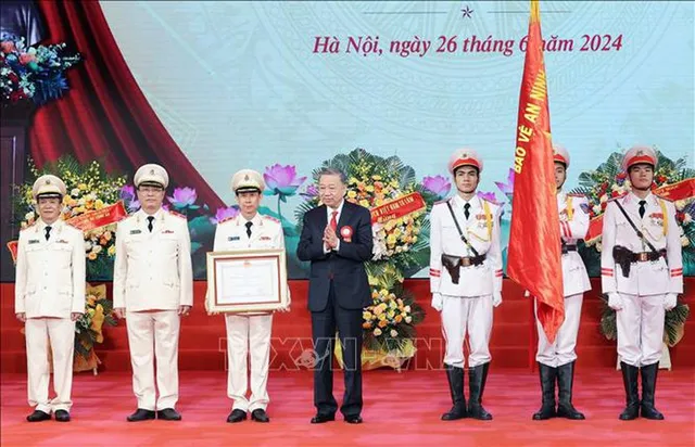 Chủ tịch nước dự lễ kỷ niệm 70 năm Ngày truyền thống lực lượng Kỹ thuật nghiệp vụ CAND - Ảnh 2.