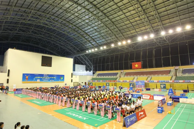 Gần 700 tay vợt trẻ tranh tài tại giải cầu lông các nhóm tuổi thiếu niên quốc gia 2024   - Ảnh 1.