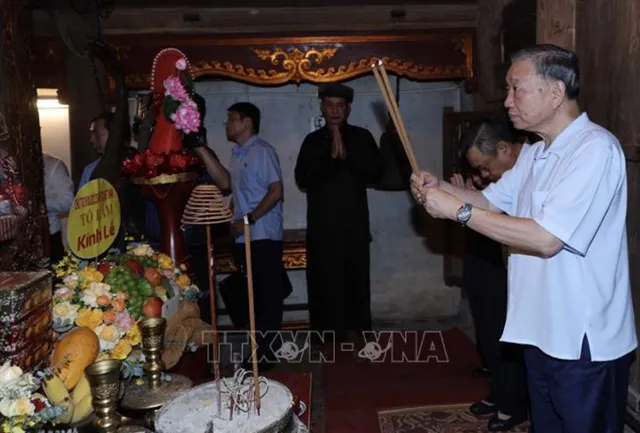 Chủ tịch nước Tô Lâm thăm nhân dân làng cổ Đường Lâm - Ảnh 3.