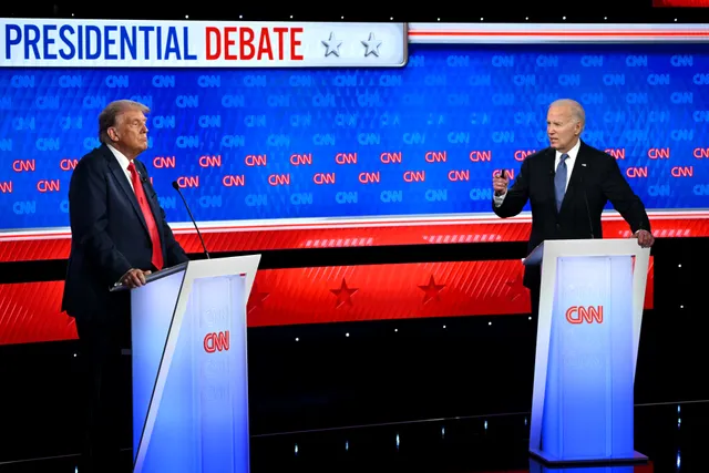 Cuộc tranh luận đầu tiên đầy căng thẳng giữa hai ứng cử viên Tổng thống Mỹ - Ảnh 1.
