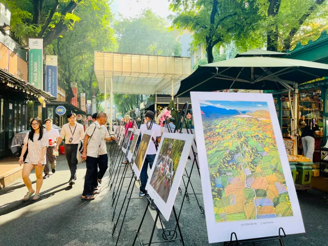 Người dân TP Hồ Chí Minh và du khách thưởng lãm 100 bức ảnh đặc sắc về An Giang - Ảnh 2.