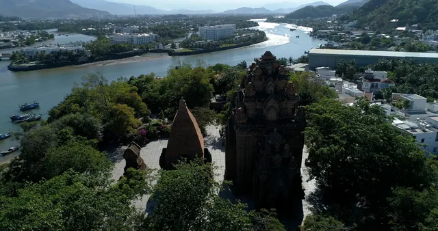 Tháp Bà Ponagar - Nét đẹp văn hóa Chăm Pa giữa lòng Nha Trang - Ảnh 3.