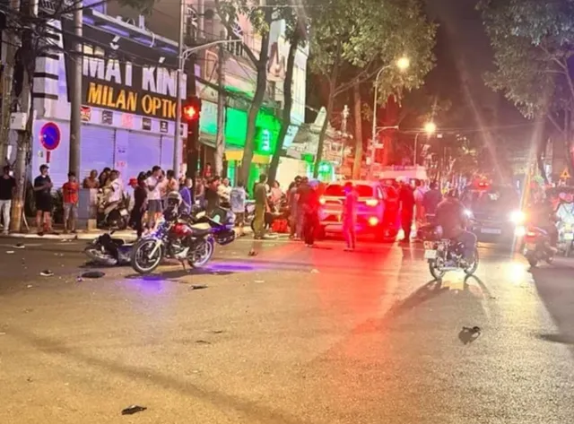 Ô tô tông hàng loạt xe máy ở Vũng Tàu, 5 người thương vong - Ảnh 1.