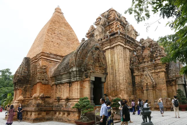 Tháp Bà Ponagar - Nét đẹp văn hóa Chăm Pa giữa lòng Nha Trang - Ảnh 1.