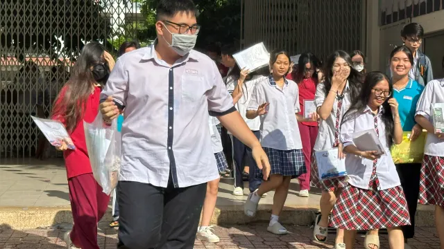 TP Hồ Chí Minh: Thí sinh vui vẻ, thoải mái khi hoàn thành Kỳ thi Tốt nghiệp THPT 2024  - Ảnh 1.