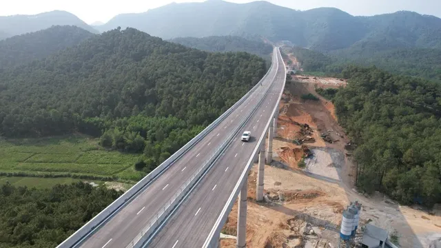 Thông xe toàn tuyến cao tốc Diễn Châu - Bãi Vọt - Ảnh 1.
