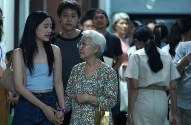 “Bà ngoại” của điện ảnh Thái không ngại đóng cảnh bán khỏa thân ở tuổi 78 - Ảnh 2.