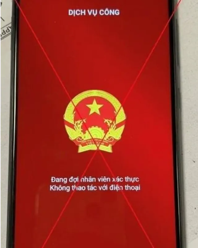 Thêm 1 phụ nữ ở Hà Nội mất hơn 1 tỷ đồng vì bị lừa cài đặt app giả mạo - Ảnh 1.