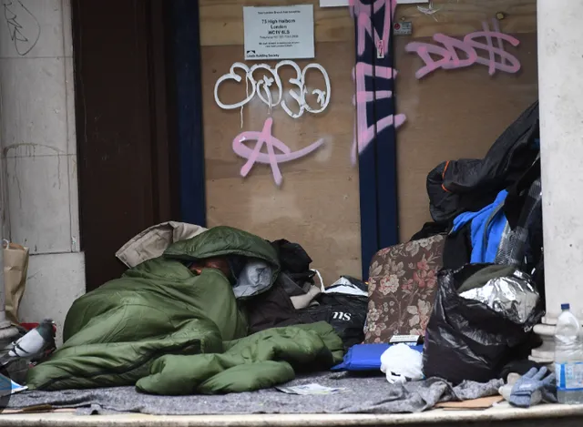 Khủng hoảng nhà ở, số người vô gia cư tăng kỷ lục tại Anh - Ảnh 1.