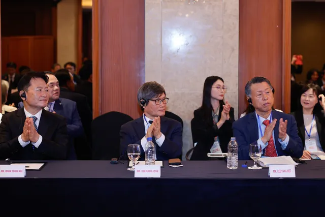 Cuộc gặp xúc động của Thủ tướng Phạm Minh Chính với những người bạn Hàn Quốc - Ảnh 2.