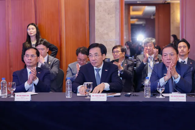 Cuộc gặp xúc động của Thủ tướng Phạm Minh Chính với những người bạn Hàn Quốc - Ảnh 7.