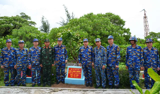 Tư lệnh Hải quân kiểm tra công tác huấn luyện sẵn sàng chiến đấu tại Trường Sa - Ảnh 2.
