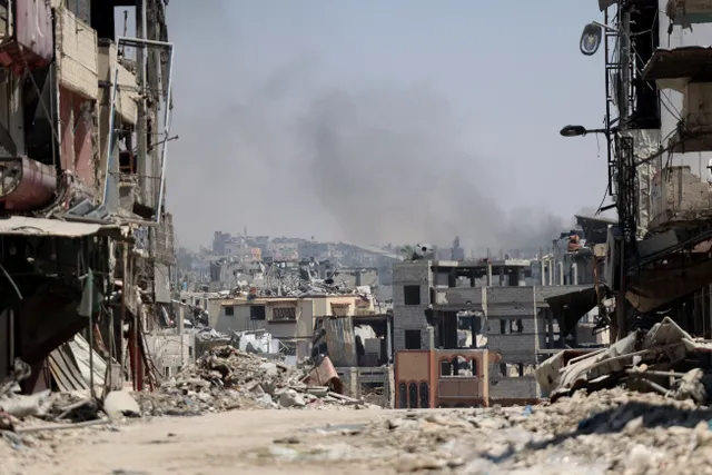 Ngày thứ tư giao tranh ác liệt ở Gaza, 80.000 người Palestine phải di dời - Ảnh 1.